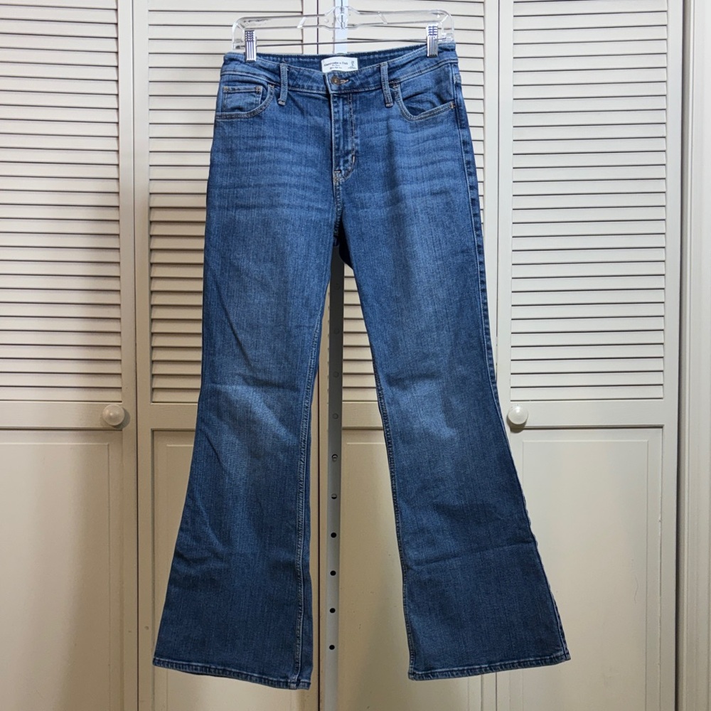 Abercrombie & Fitch Women's The Flare Ultra High Rise Jeans Size 6 Regular